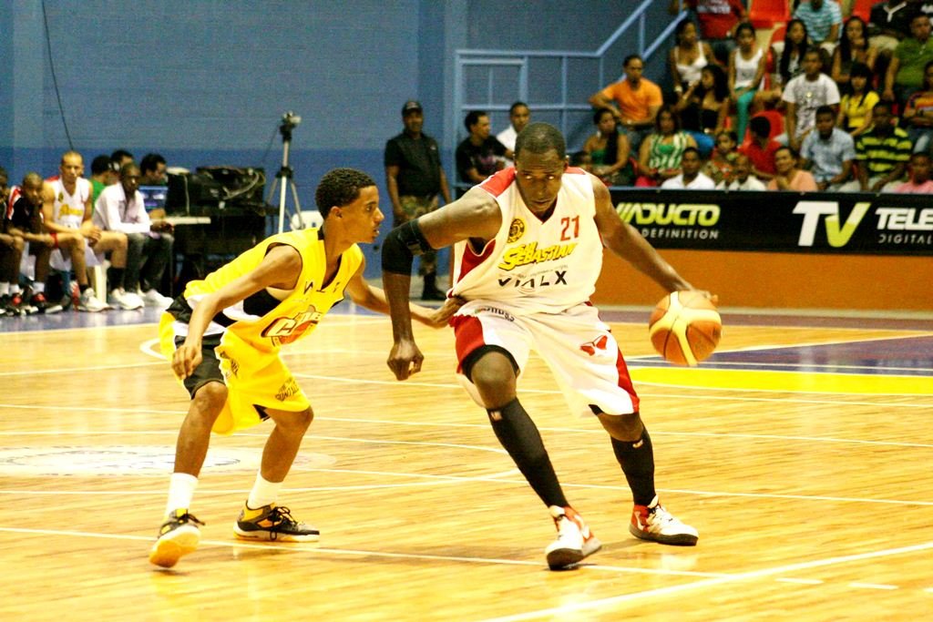 Acciones del Torneo de Baloncesto Superior de Moca de 2012.