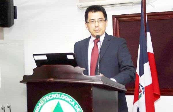 Doctor Cristóbal Suárez Guerrero orienta profesores utesianos: