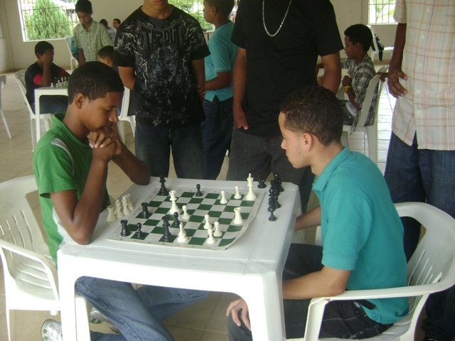 Accion del Juego de Ajedrez Torneo Juvenil